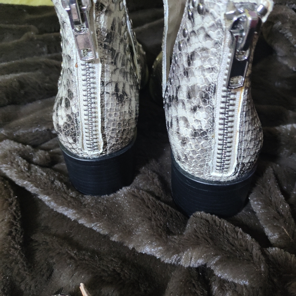 {TWO for the PRICE of ONE} Steve Madden shoe Bundle - Picture 3 of 10